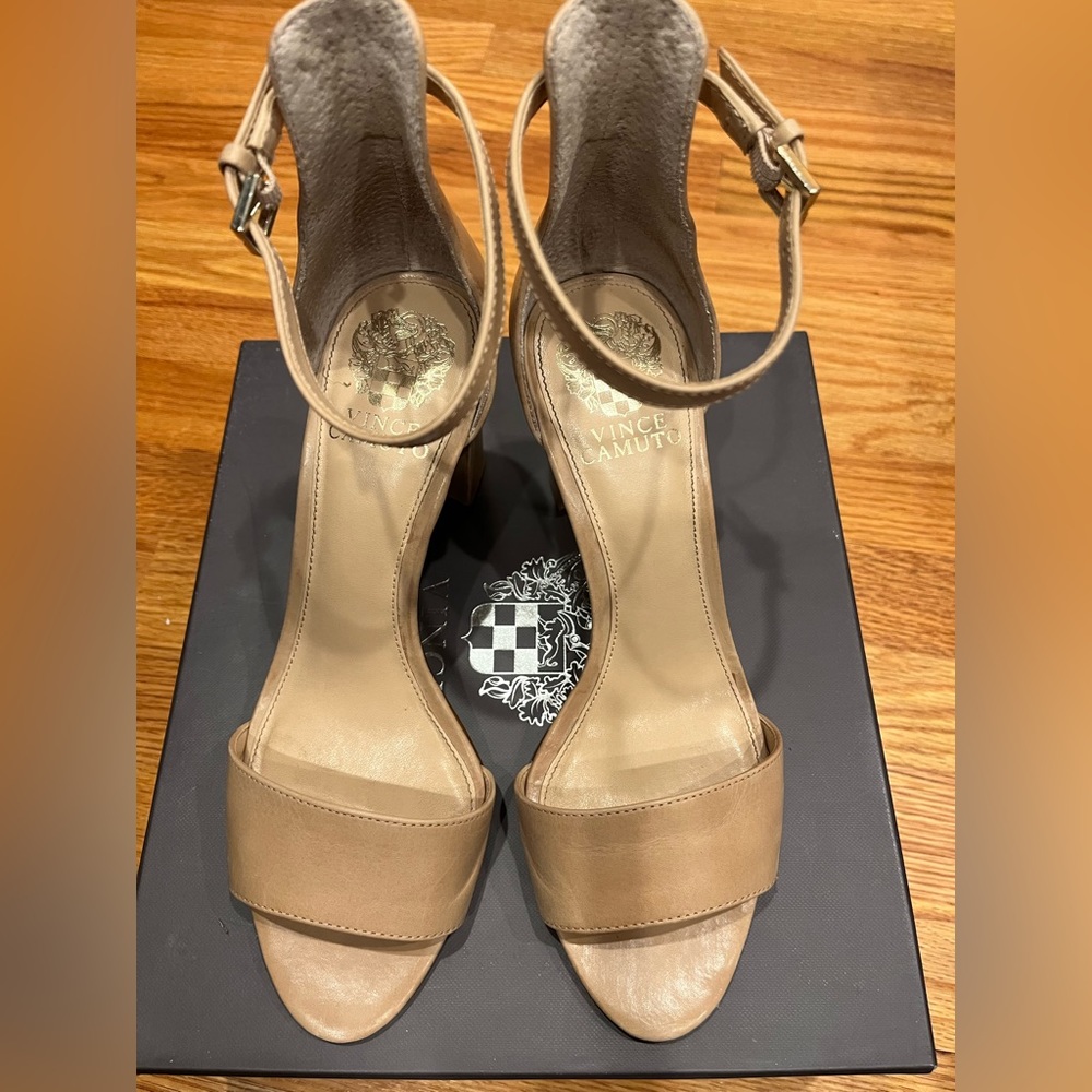 Vince Camuto Corlina ankle strap sandal size 8 in Nude